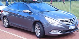 2010-2012 Hyundai i45 (YF) Premium sedan (2016-05-14) 01.jpg